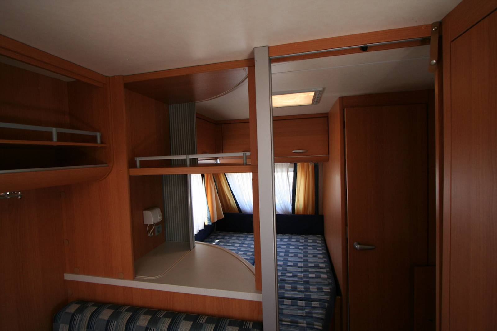 Achat Caravane occasion lits superposés, 5 couchages, Knaus Sport 500 FDK, à Roques proche de Toulouse (31)