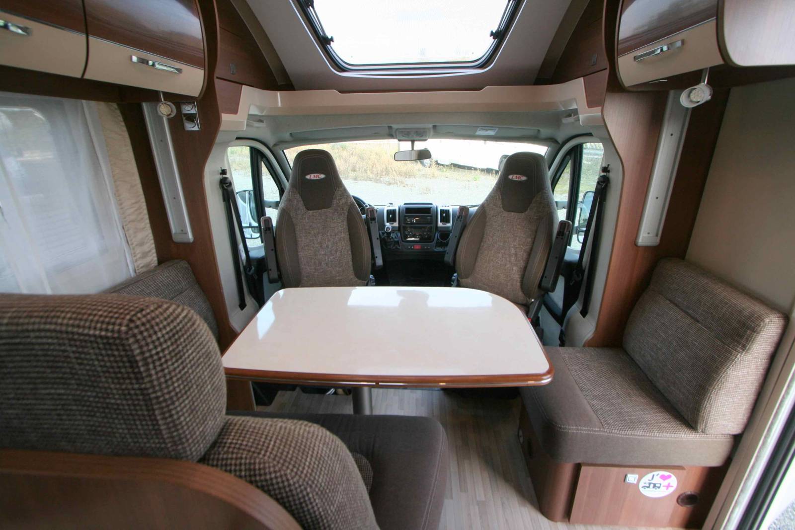 Camping-car profilé d'occasion, lit central, lit de pavillon, LMC Cruiser T692 G Confort, à Roques, proche de Toulouse (31)