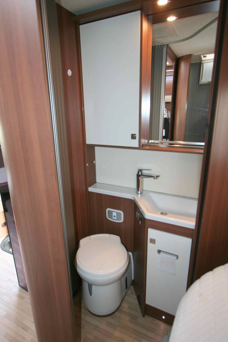 Vend Camping-car profilé d'occasion, lit central, lit de pavillon, LMC Cruiser T692 G Confort, à Roques, proche de Toulouse (31)