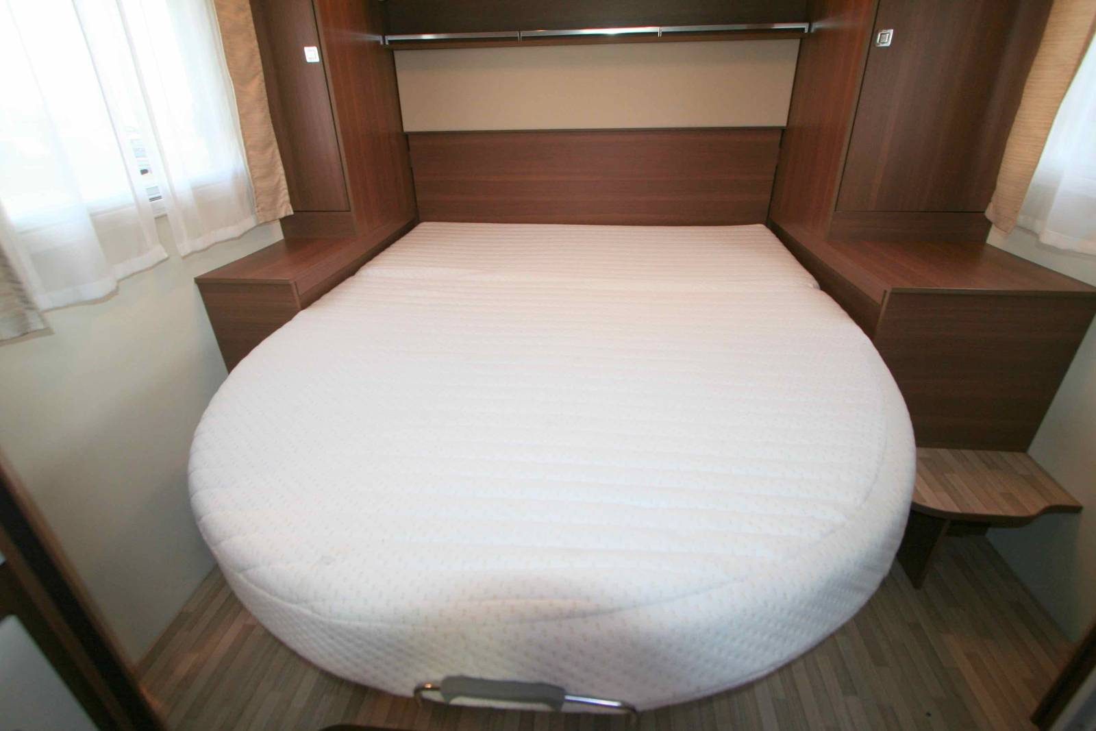 Achat Camping-car profilé d'occasion, lit central, lit de pavillon, LMC Cruiser T692 G Confort, à Roques, proche de Toulouse (31)