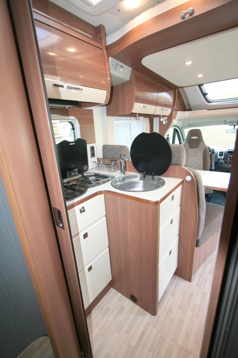 Achat Camping-car profilé d'occasion, lit central, lit de pavillon, LMC Cruiser T692 G Confort, à Roques, proche de Toulouse (31)