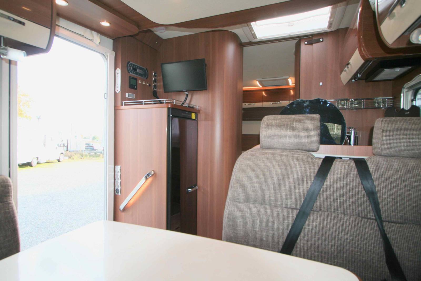 Vend Camping-car profilé d'occasion, lit central, lit de pavillon, LMC Cruiser T692 G Confort, à Roques, proche de Toulouse (31)