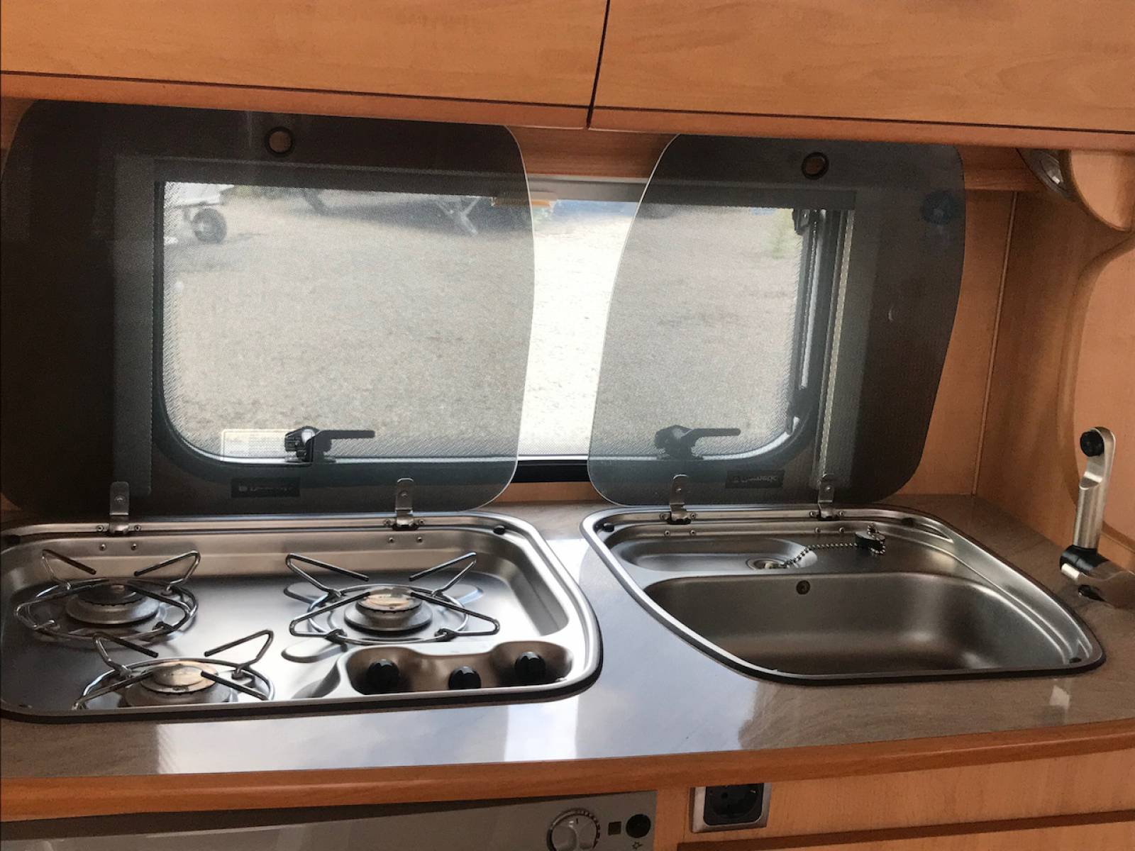 Vend Caravane occasion surbaissée, La Mancelle LM 340 DD, grand lit permanent, à Roques, proche de Toulouse (31)