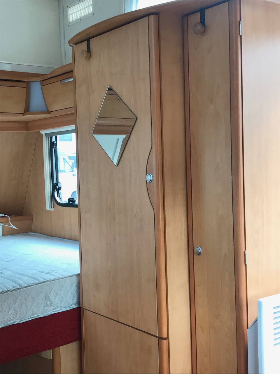 Caravane occasion surbaissée, La Mancelle LM 340 DD, grand lit permanent, à Roques, proche de Toulouse (31)