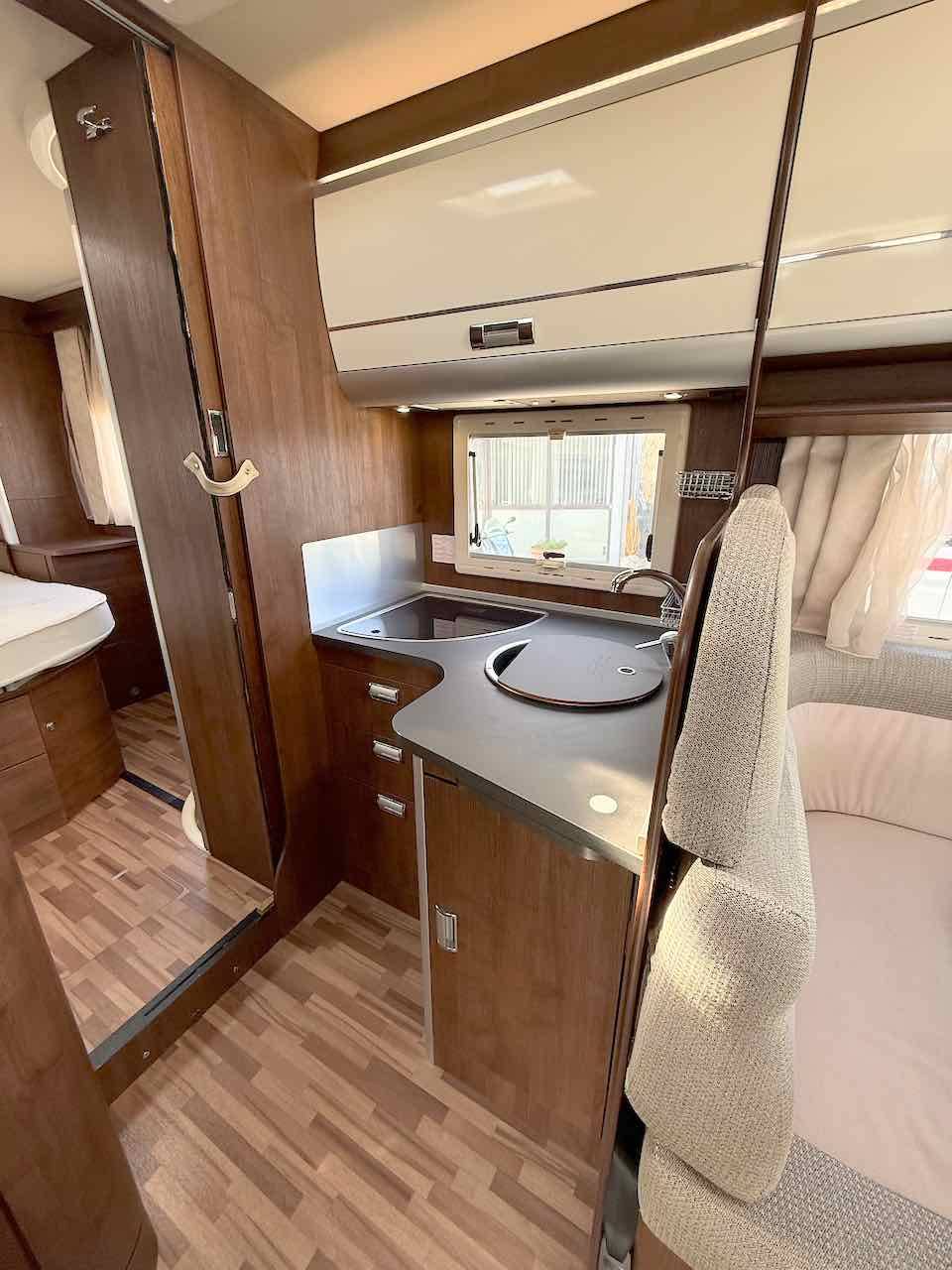 Camping-car profilé occasion, lit central, 3 couchages, Laika Ecovip 412, à Roques proche de Toulouse (31)