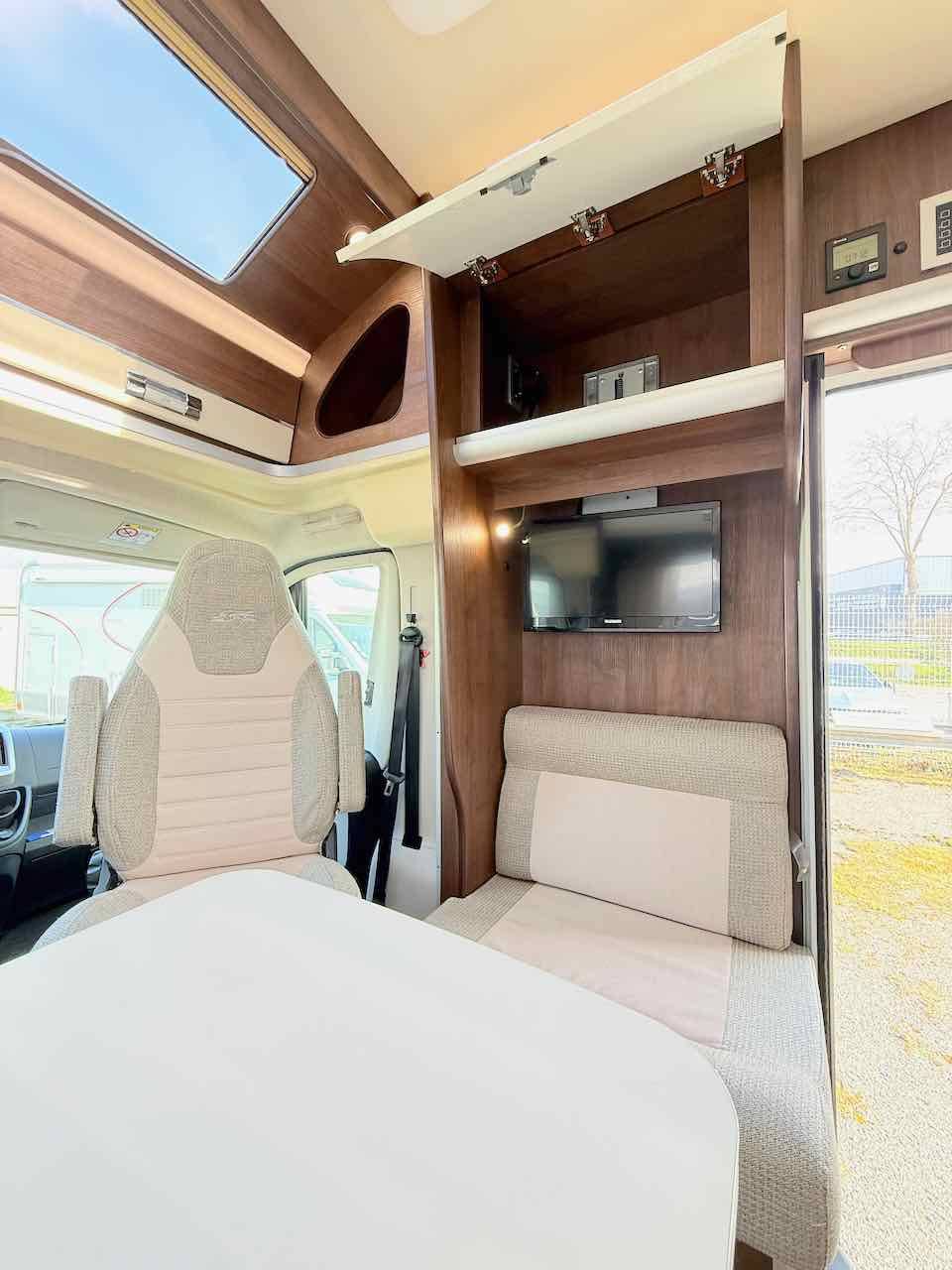 Camping-car profilé occasion, lit central, 3 couchages, Laika Ecovip 412, à Roques proche de Toulouse (31)