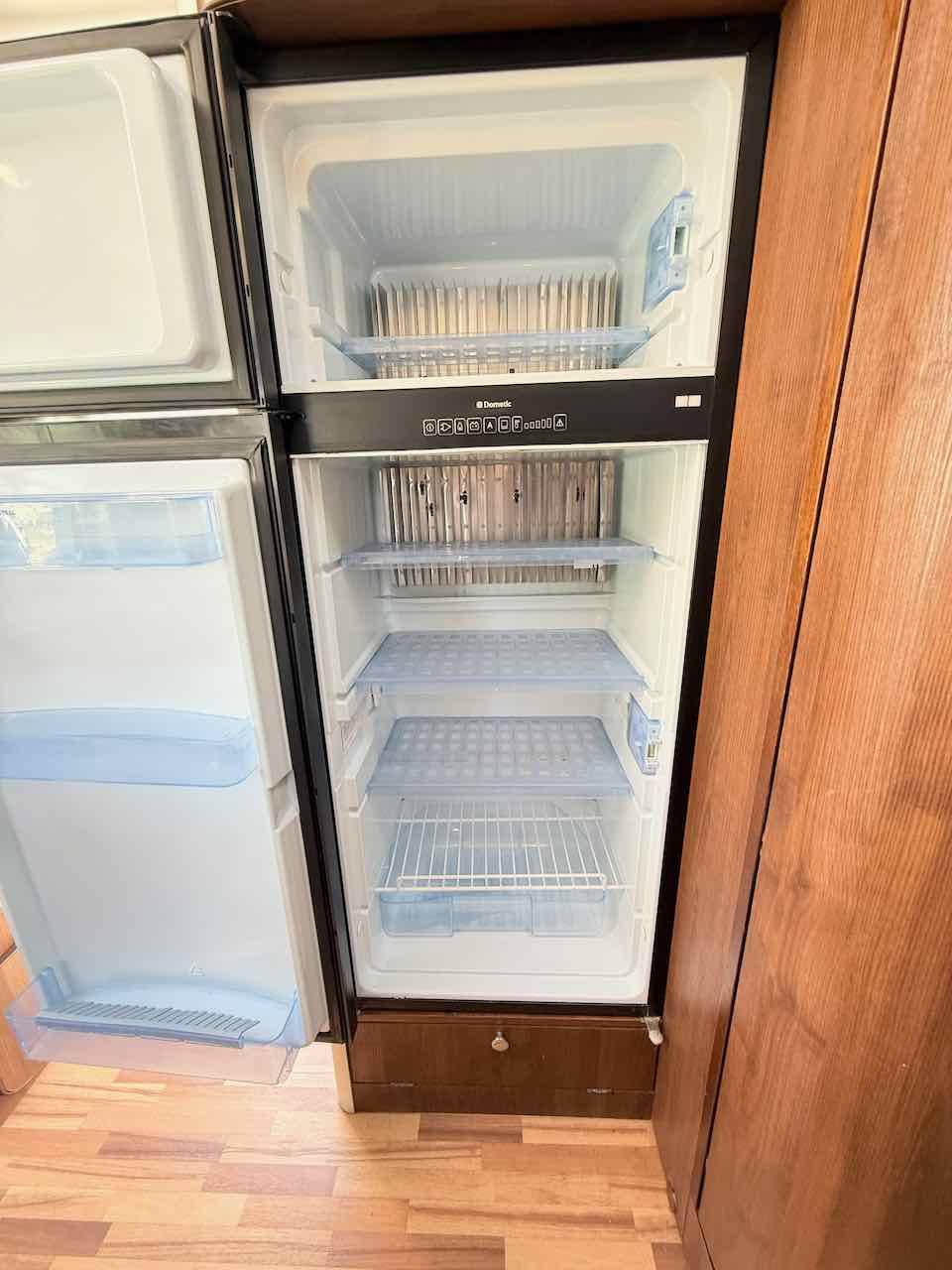 Vend Camping-car profilé occasion, lit central, 3 couchages, Laika Ecovip 412, à Roques proche de Toulouse (31)