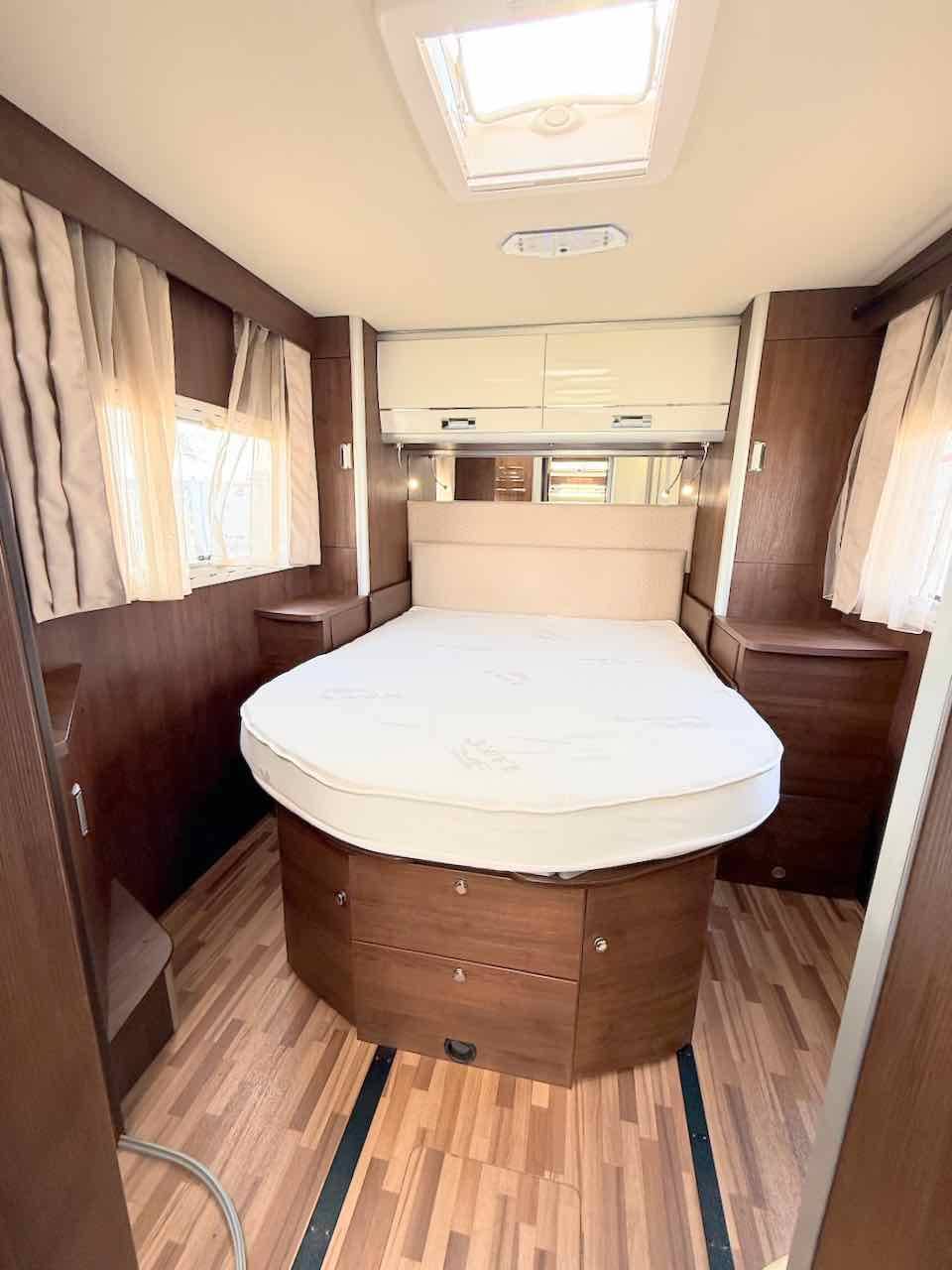 Camping-car profilé occasion, lit central, 3 couchages, Laika Ecovip 412, à Roques proche de Toulouse (31)