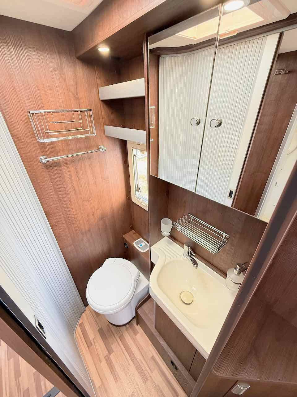 Vend Camping-car profilé occasion, lit central, 3 couchages, Laika Ecovip 412, à Roques proche de Toulouse (31)