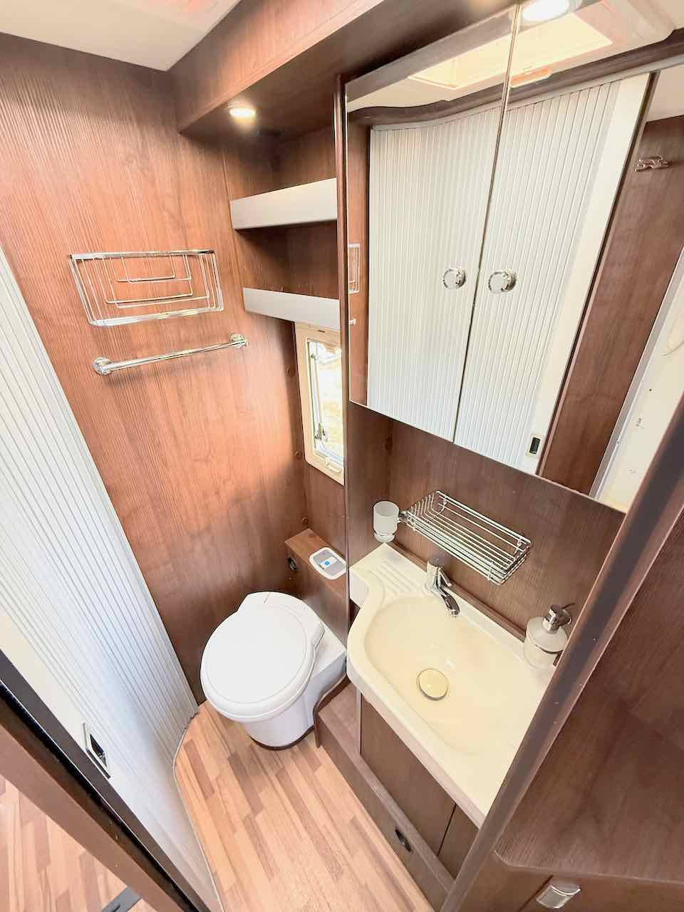 Vend Camping-car profilé occasion, lit central, 3 couchages, Laika Ecovip 412, à Roques proche de Toulouse (31)