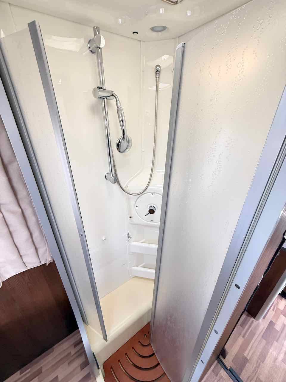 Camping-car profilé occasion, lit central, 3 couchages, Laika Ecovip 412, à Roques proche de Toulouse (31)