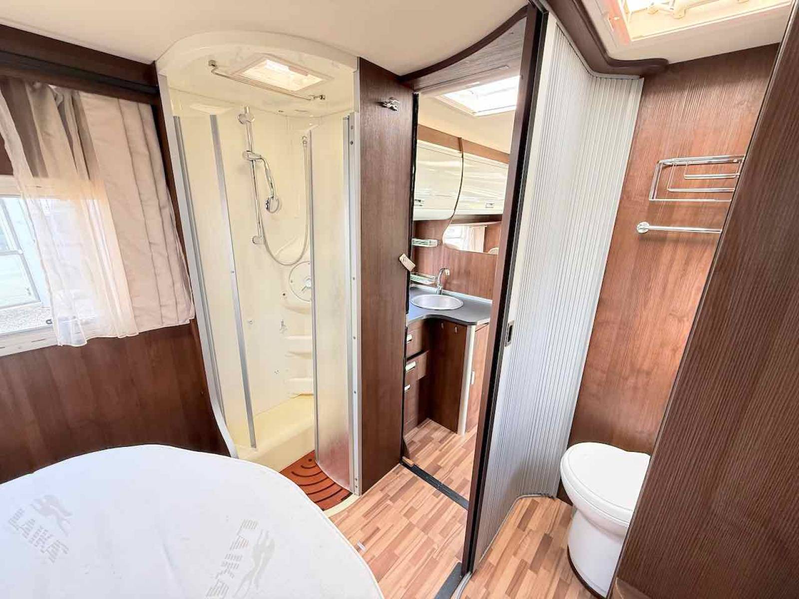 Camping-car profilé occasion, lit central, 3 couchages, Laika Ecovip 412, à Roques proche de Toulouse (31)