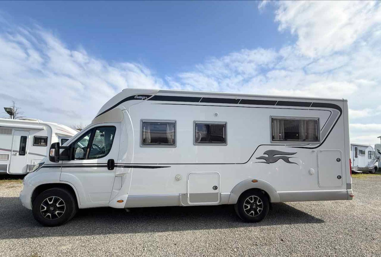 Camping-car profilé occasion, lit central, 3 couchages, Laika Ecovip 412, à Roques proche de Toulouse (31)