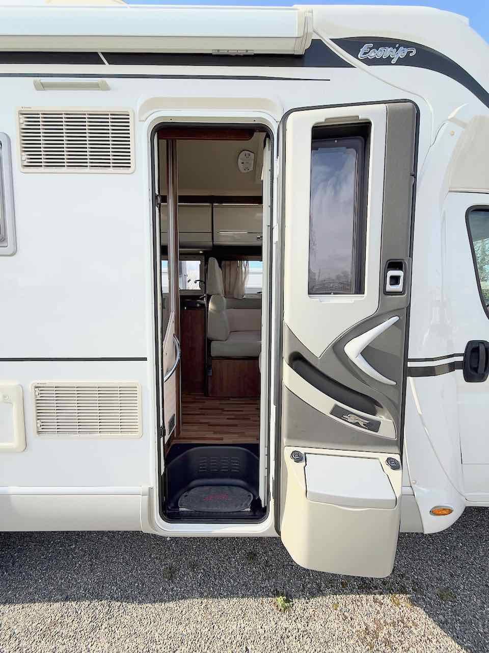 Camping-car profilé occasion, lit central, 3 couchages, Laika Ecovip 412, à Roques proche de Toulouse (31)