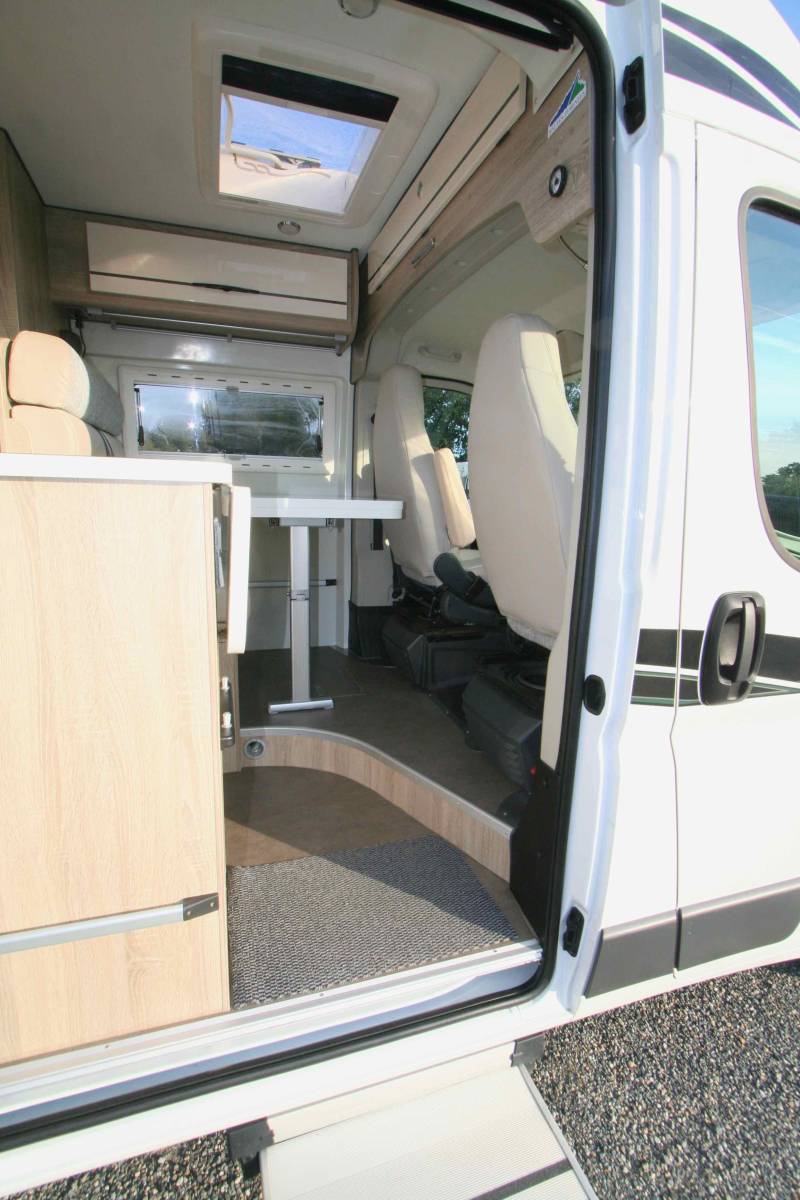 Vend Fourgon occasion, moins de 6 m, 4 places, 3 couchages, Font Vendôme Leader Camp,  à Roques proche de Toulouse (31)