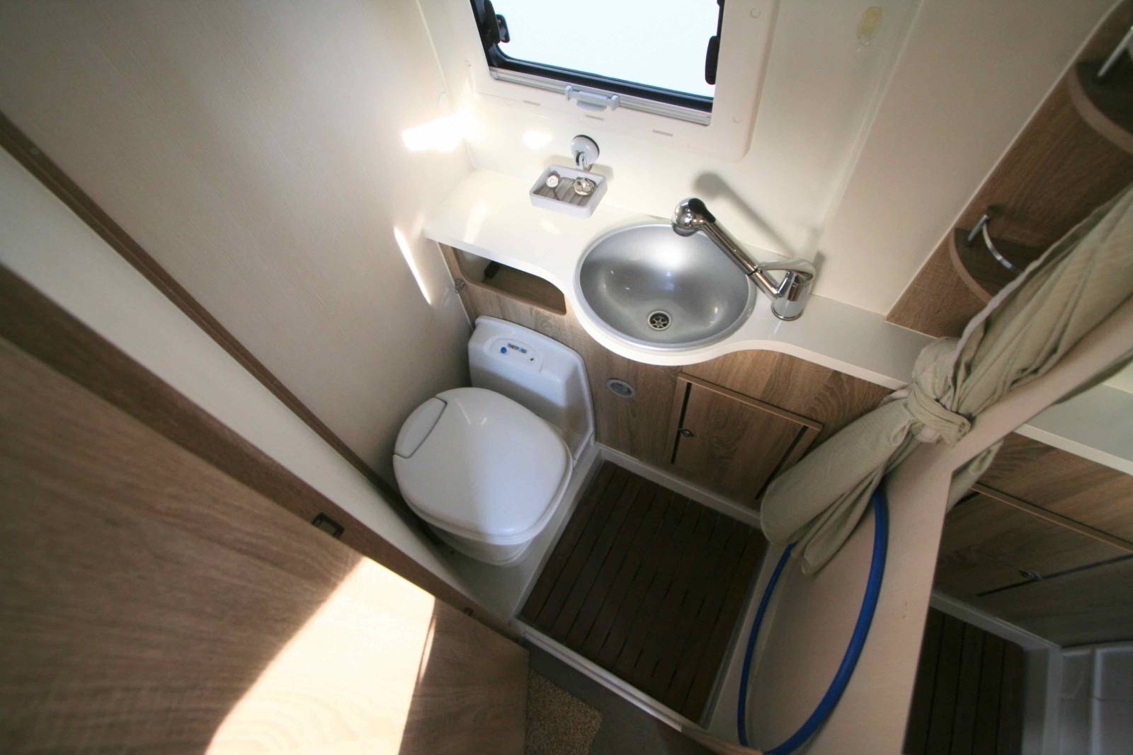 Vend Fourgon occasion, moins de 6 m, 4 places, 3 couchages, Font Vendôme Leader Camp,  à Roques proche de Toulouse (31)