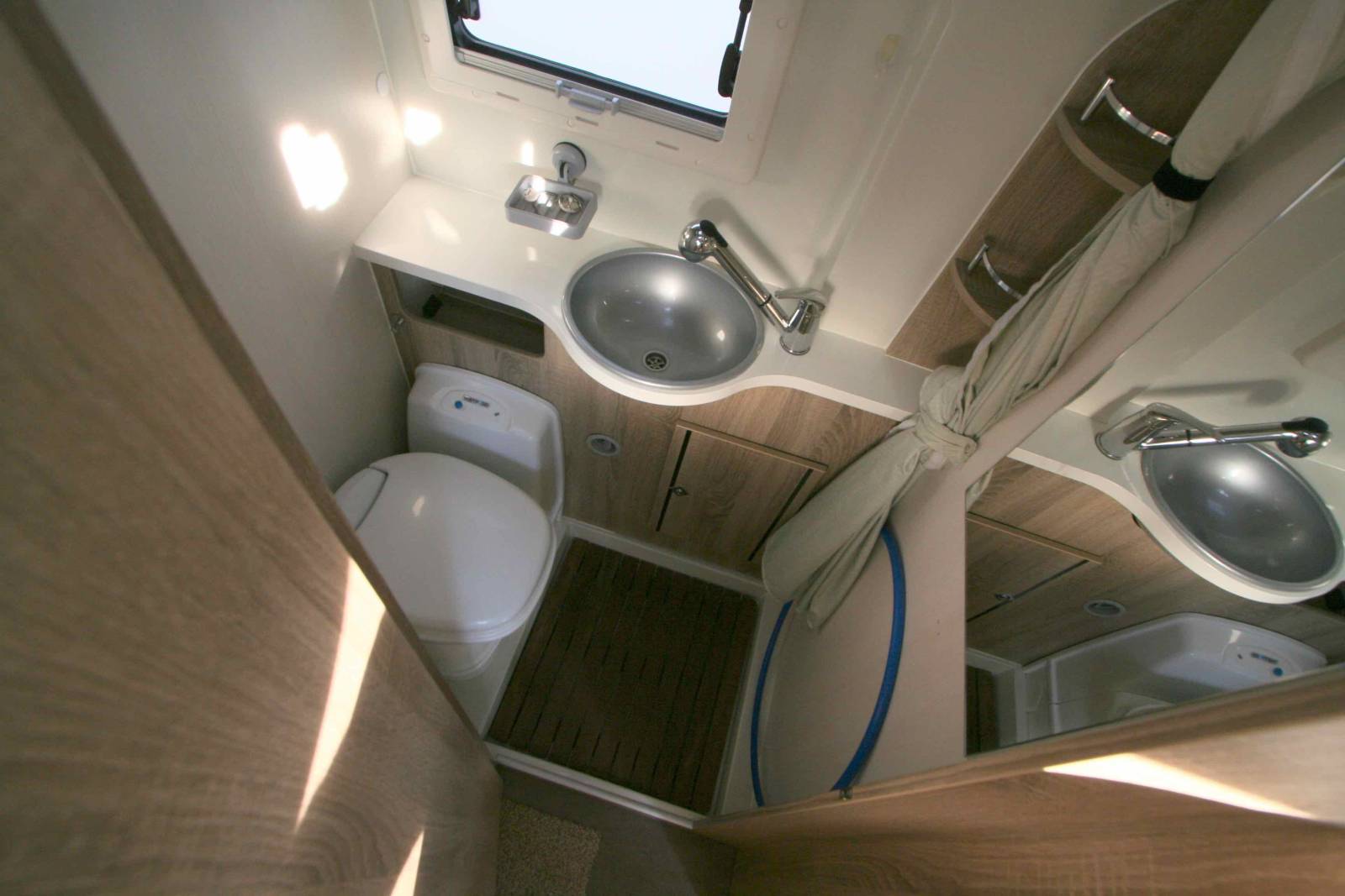 Fourgon occasion, moins de 6 m, 4 places, 3 couchages, Font Vendôme Leader Camp,  à Roques proche de Toulouse (31)