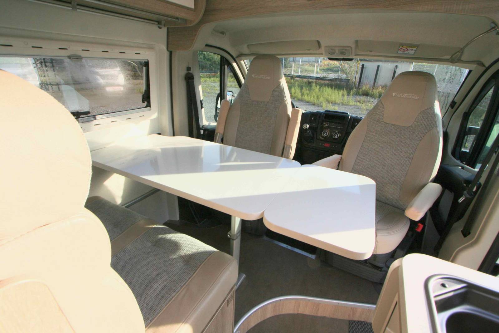 Vend Fourgon occasion, moins de 6 m, 4 places, 3 couchages, Font Vendôme Leader Camp,  à Roques proche de Toulouse (31)