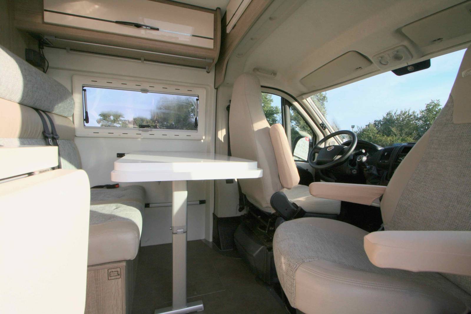 Fourgon occasion, moins de 6 m, 4 places, 3 couchages, Font Vendôme Leader Camp,  à Roques proche de Toulouse (31)