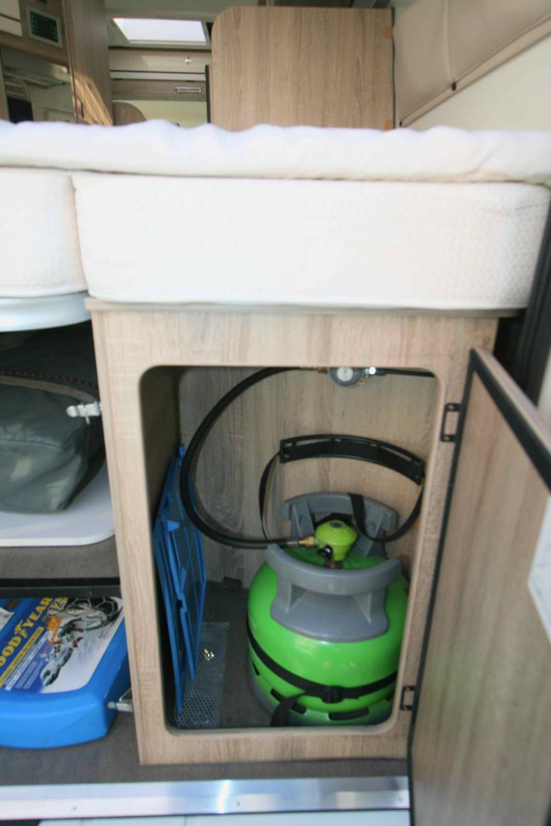 Fourgon occasion, moins de 6 m, 4 places, 3 couchages, Font Vendôme Leader Camp,  à Roques proche de Toulouse (31)