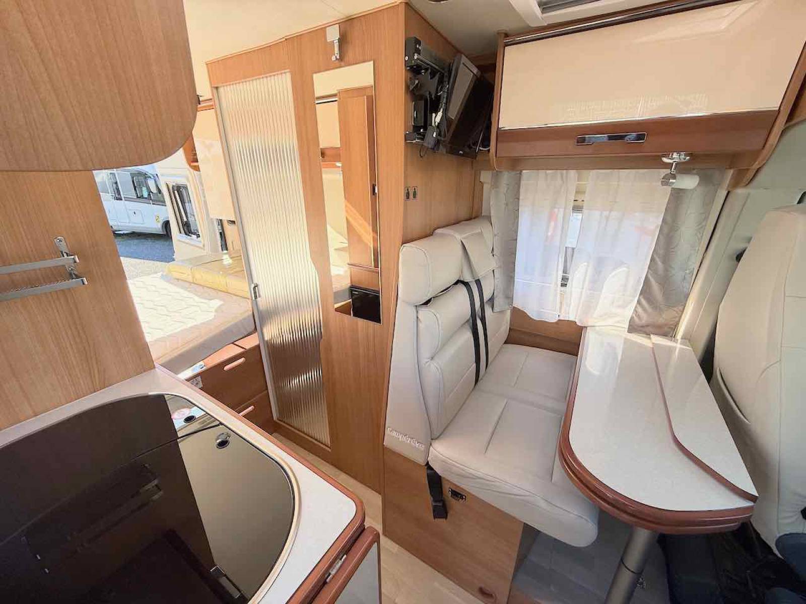 Fourgon aménagé occasion, 4 places, 3 couchages, moins de 6 m, Campérêve Magellan 540, à Roques proche Toulouse (31)