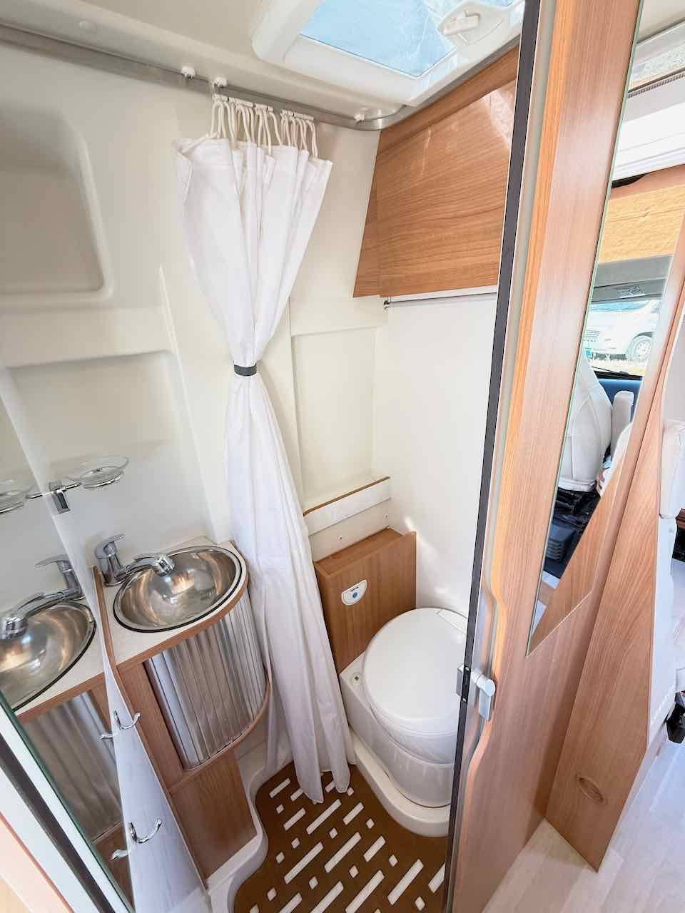 Achat Fourgon aménagé occasion, 4 places, 3 couchages, moins de 6 m, Campérêve Magellan 540, à Roques proche Toulouse (31)