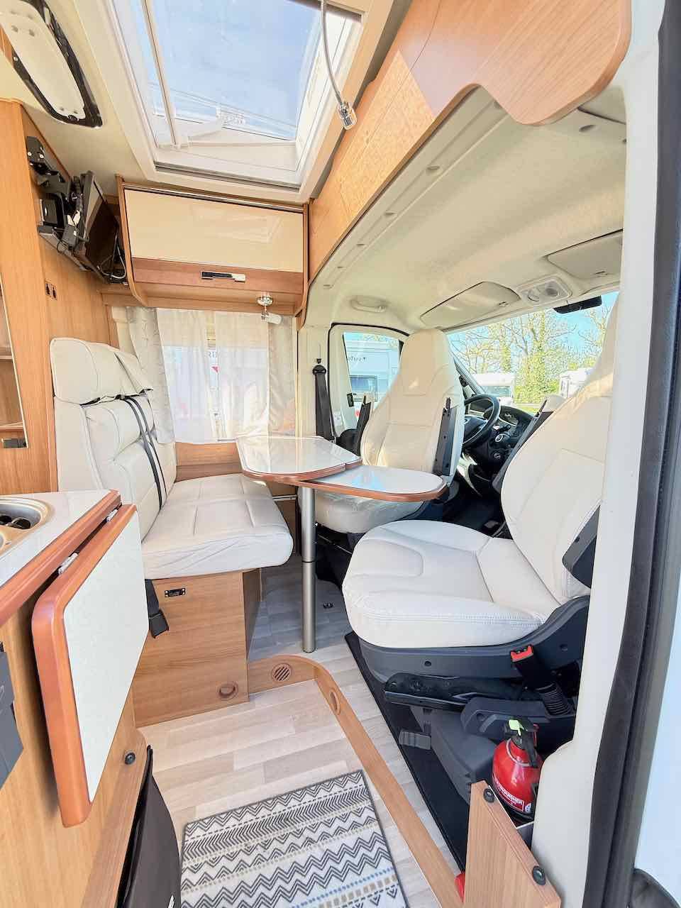 Achat Fourgon aménagé occasion, 4 places, 3 couchages, moins de 6 m, Campérêve Magellan 540, à Roques proche Toulouse (31)