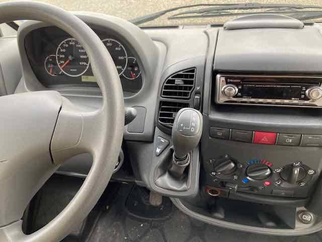 Un camping-car profilé de moins de 7 m, lit à la française, le Mc Louis Glen 363, à Roques proche de Toulouse