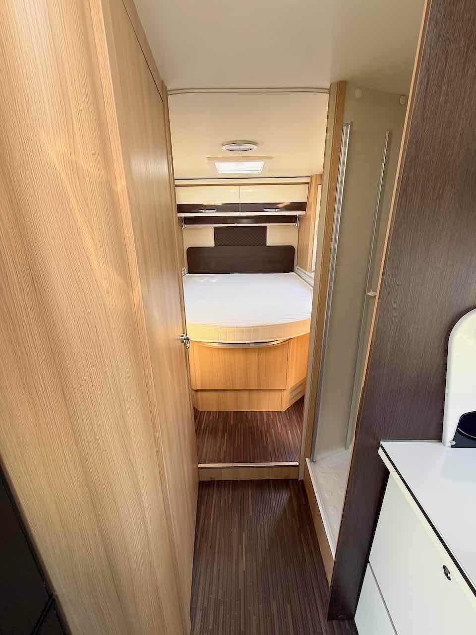 Achat Camping-car profilé occasion, lit central, lit de pavillon, 5 places, Mc Louis MC4 279, à Roques proche de Toulouse (31)