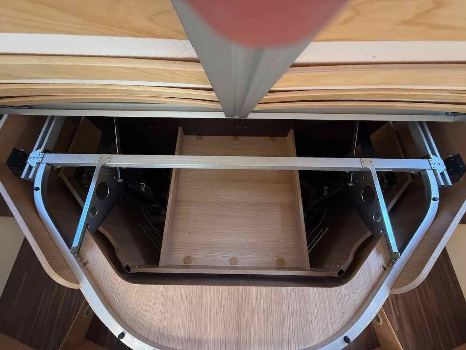 Achat Camping-car profilé occasion, lit central, lit de pavillon, 5 places, Mc Louis MC4 279, à Roques proche de Toulouse (31)