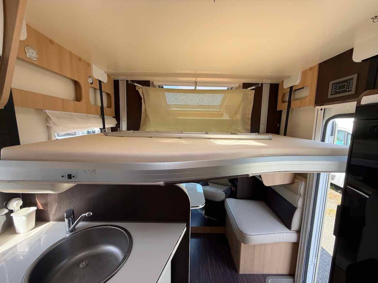 Achat Camping-car profilé occasion, lit central, lit de pavillon, 5 places, Mc Louis MC4 279, à Roques proche de Toulouse (31)