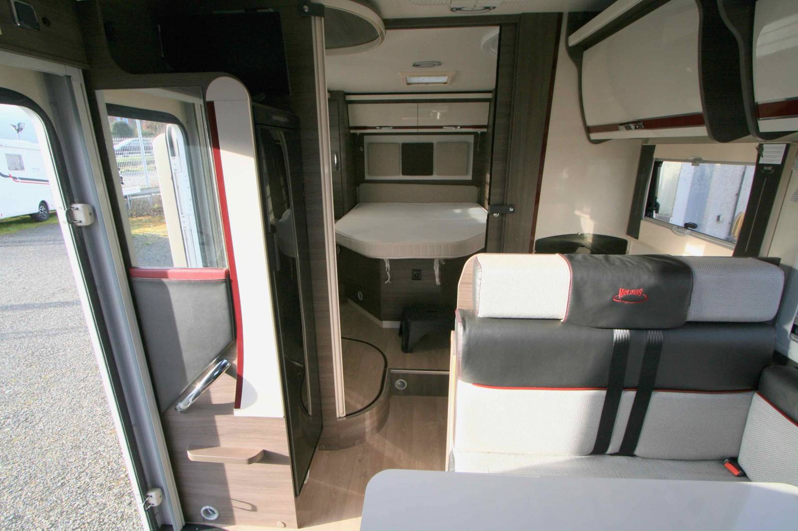 Vend Camping-car profilé occasion, lit central, 4 couchages, moins de 7 m Mc Louis MC4 68 Diamond, chez Vacances et Loisirs, à Roques proche de Toulouse (31)