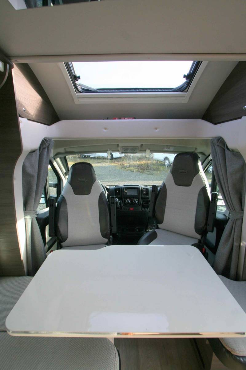 Achat Camping-car profilé occasion, lit central, 4 couchages, moins de 7 m Mc Louis MC4 68 Diamond, chez Vacances et Loisirs, à Roques proche de Toulouse (31)