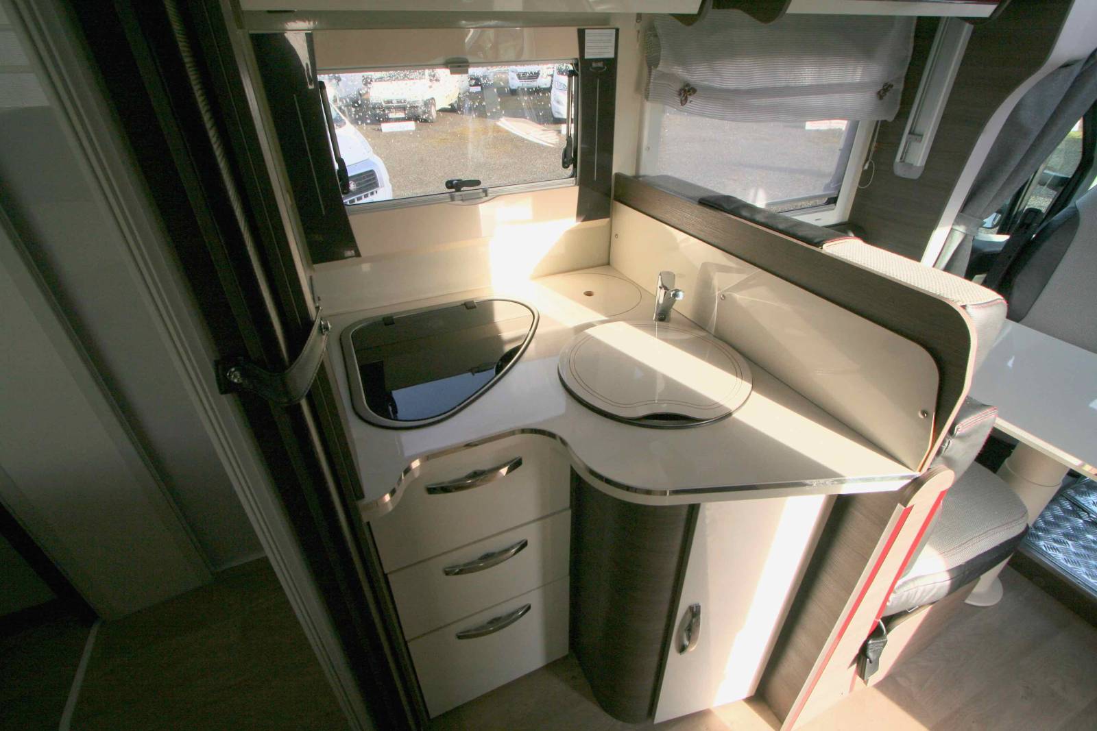 Vend Camping-car profilé occasion, lit central, 4 couchages, moins de 7 m Mc Louis MC4 68 Diamond, chez Vacances et Loisirs, à Roques proche de Toulouse (31)