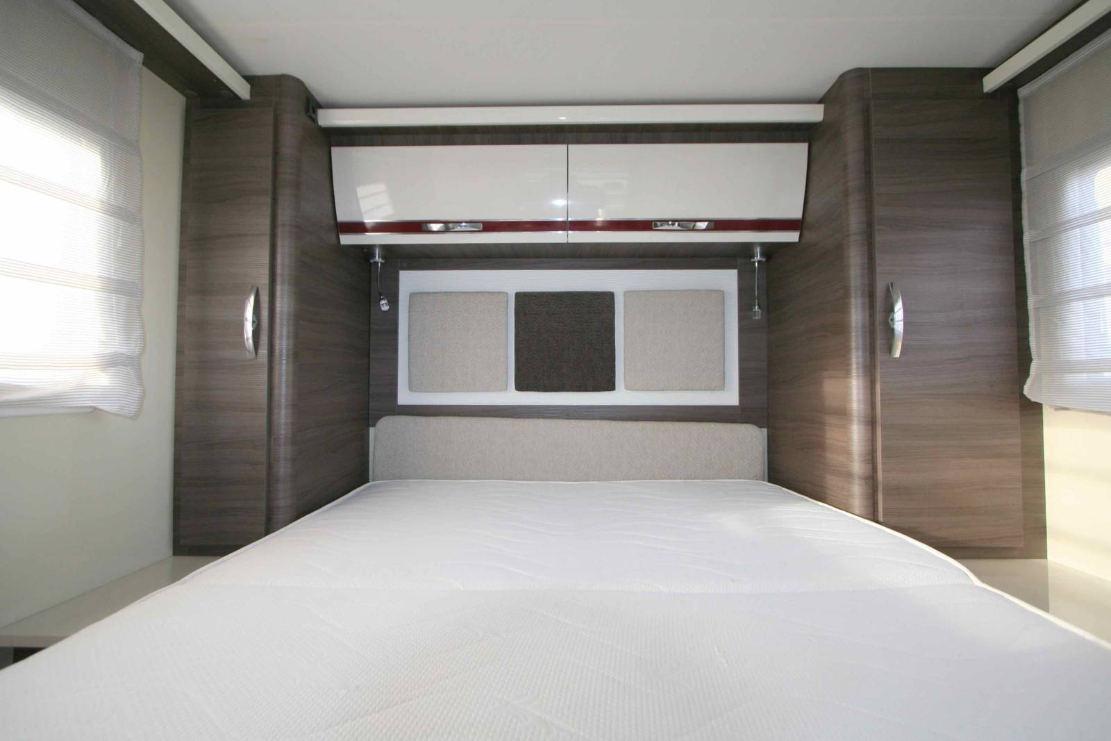 Achat Camping-car profilé occasion, lit central, 4 couchages, moins de 7 m Mc Louis MC4 68 Diamond, chez Vacances et Loisirs, à Roques proche de Toulouse (31)