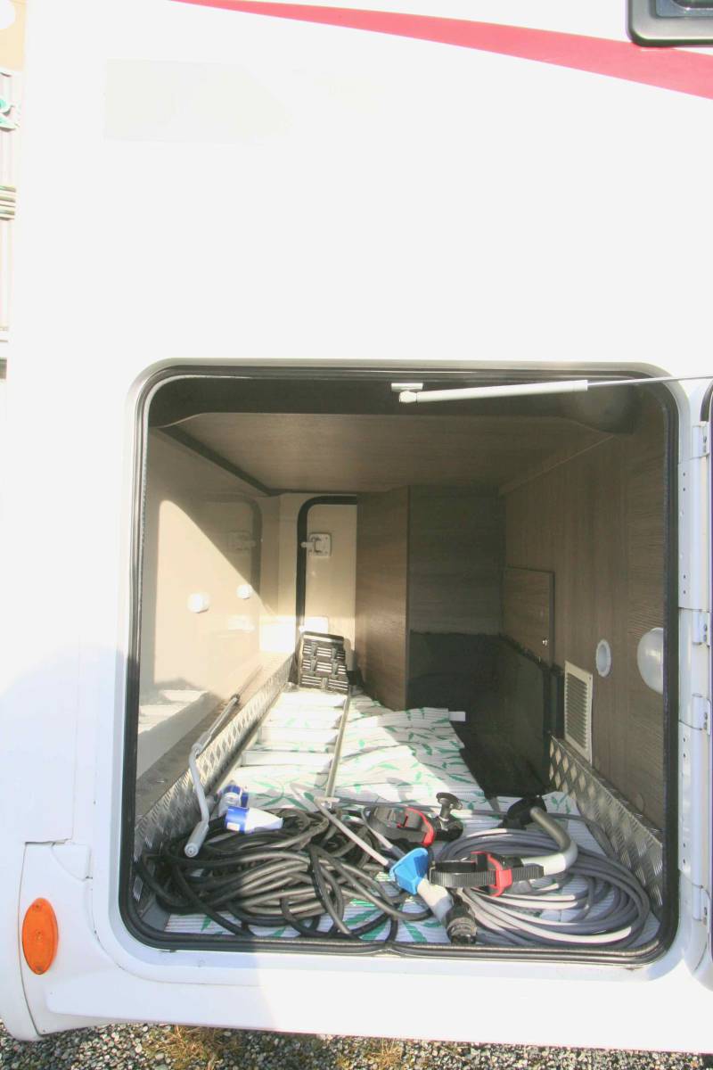 Achat Camping-car profilé occasion, lit central, 4 couchages, moins de 7 m Mc Louis MC4 68 Diamond, chez Vacances et Loisirs, à Roques proche de Toulouse (31)