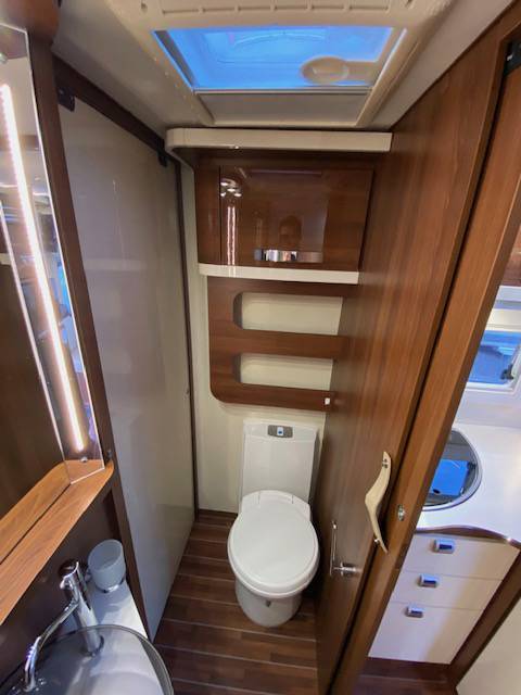 Vend Camping-car intégral occasion, lit de milieu, Mc Louis Nevis 880 G édition luxe, à Roques proche de Toulouse, Midi-Pyrénées