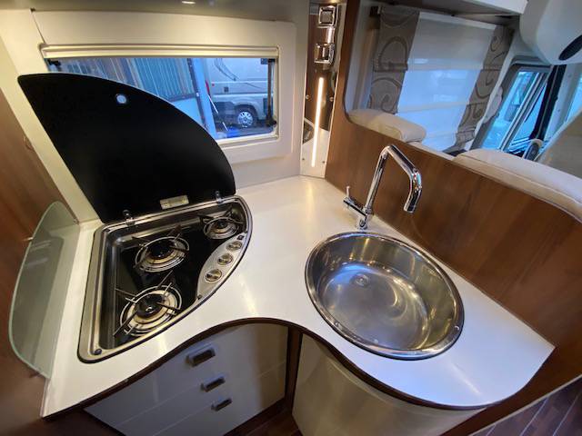 Achat Camping-car intégral occasion, lit de milieu, Mc Louis Nevis 880 G édition luxe, à Roques proche de Toulouse, Midi-Pyrénées