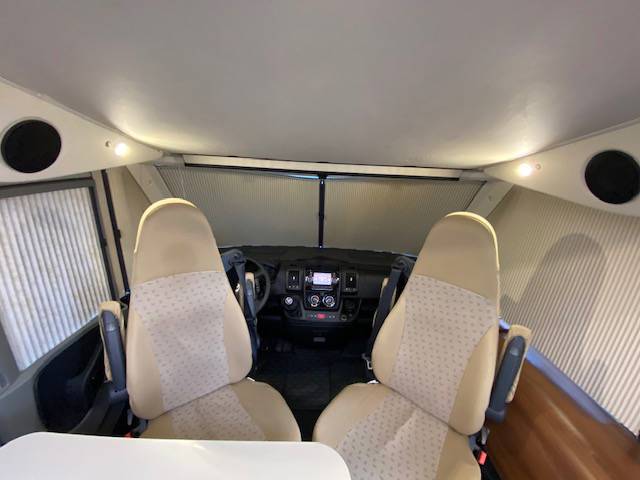 Vend Camping-car intégral occasion, lit de milieu, Mc Louis Nevis 880 G édition luxe, à Roques proche de Toulouse, Midi-Pyrénées