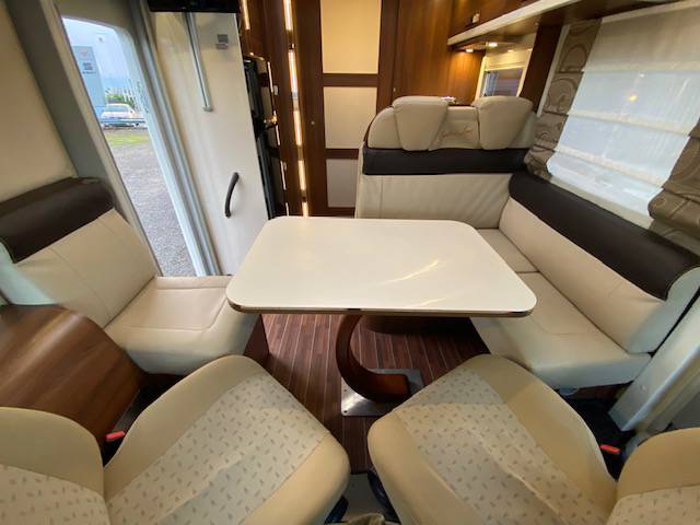 Camping-car intégral occasion, lit de milieu, Mc Louis Nevis 880 G édition luxe, à Roques proche de Toulouse, Midi-Pyrénées