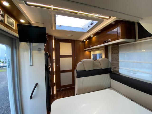 Achat Camping-car intégral occasion, lit de milieu, Mc Louis Nevis 880 G édition luxe, à Roques proche de Toulouse, Midi-Pyrénées