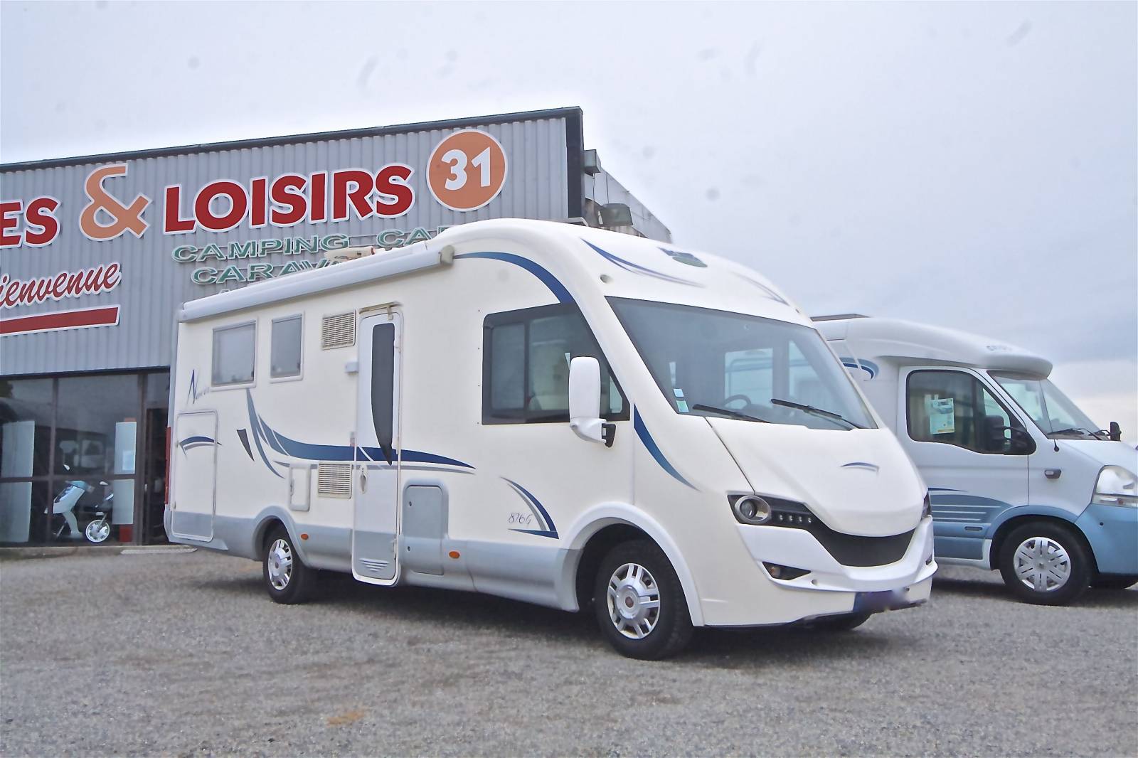 Camping-car intégral occasion 4 places Mc Louis Nevis 876 G à Roques, près Toulouse (31)