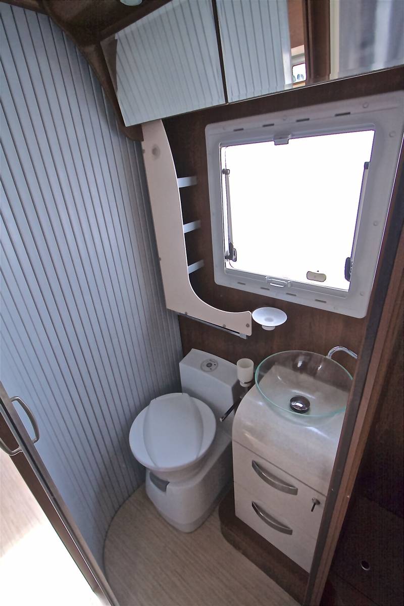 Camping-car intégral occasion 4 places Mc Louis Nevis 876 G à Roques, près Toulouse (31)