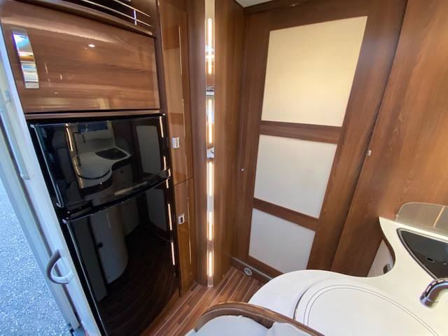 Achat Camping-car intégral occasion, lit de milieu, Mc Louis Nevis 880 G édition luxe, à Roques proche de Toulouse, Midi-Pyrénées