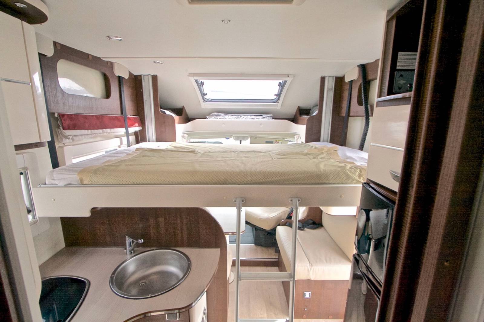 Camping-car profilé occasion, 5 couchages, lit de milieu, Mc Louis Yearling 77G, à Toulouse (31)