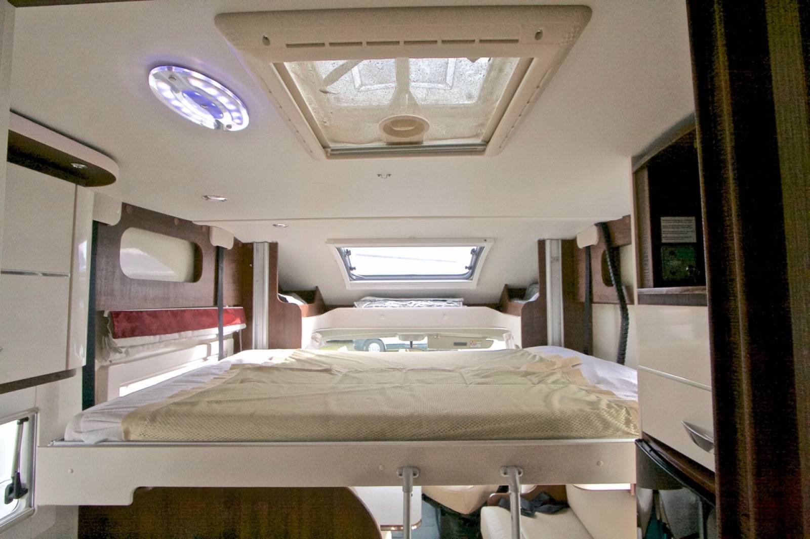 Achat Camping-car profilé occasion, 5 couchages, lit de milieu, Mc Louis Yearling 77G, à Toulouse (31)