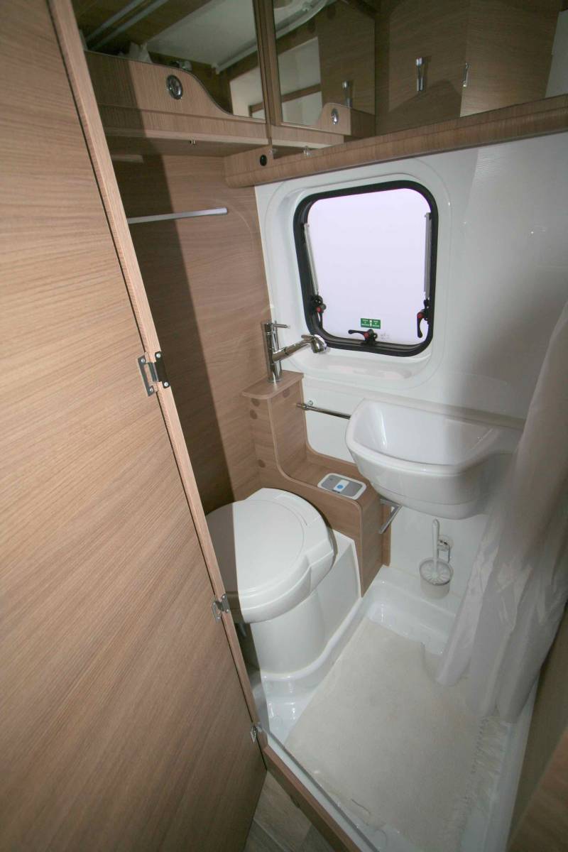 Vend Fourgon occasion, moins de 6 m, peu de kilomètres, Mc Louis Memphys 3 S-Line privilège limited édition, à Roques proche de Toulouse (31)