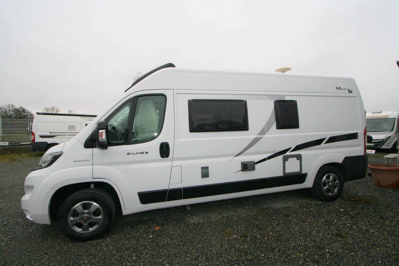 Vend Fourgon occasion, moins de 6 m, peu de kilomètres, Mc Louis Memphys 3 S-Line privilège limited édition, à Roques proche de Toulouse (31)