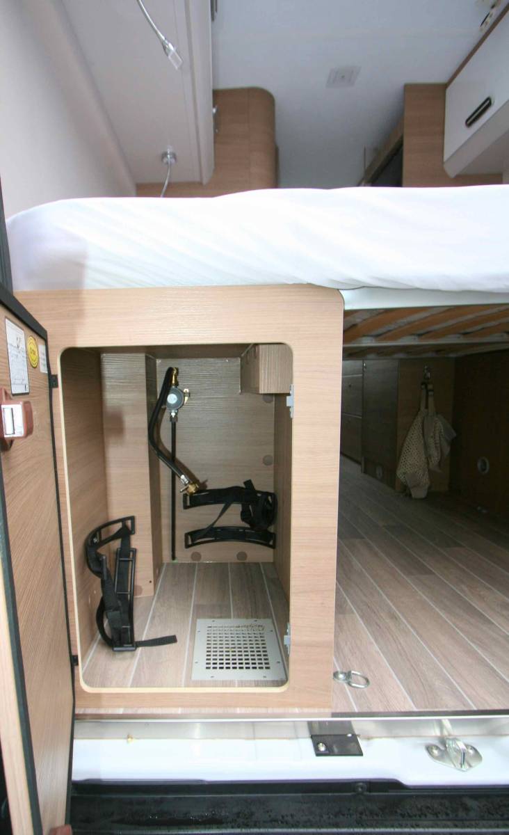 Vend Fourgon occasion, moins de 6 m, peu de kilomètres, Mc Louis Memphys 3 S-Line privilège limited édition, à Roques proche de Toulouse (31)