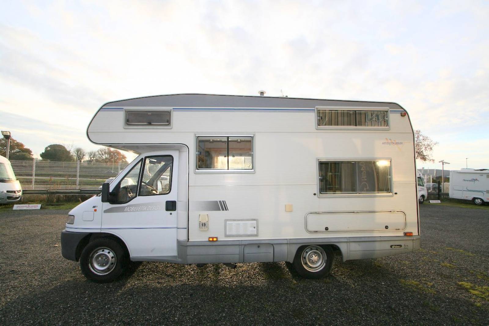 Achat Camping-car capucine occasion, 6 places, moins de 6 m, Mobilvetta design Driver 57, à Roques proche Toulouse (31)